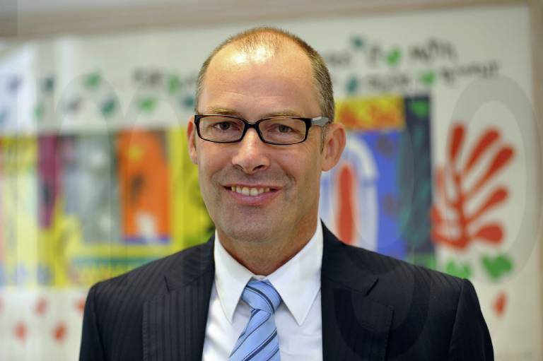 Herbert Frank, Geschäftsstellenleiter des Finanzdienstleisters MLP in Saarbrücken, fotografiert am Freitag (23.07.2010). *** Herbert Frank Branch Manager of financial services provider MLP in Saarbrücken photographed on Friday 23 07 2010